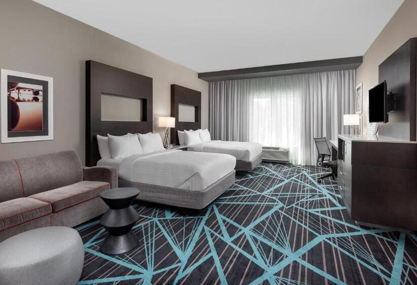 غرفة قياسية سرير ملكى لذوى الإحتياجات الخاصة, Holiday Inn Express & Suites   Charlotte Airport, An Ihg