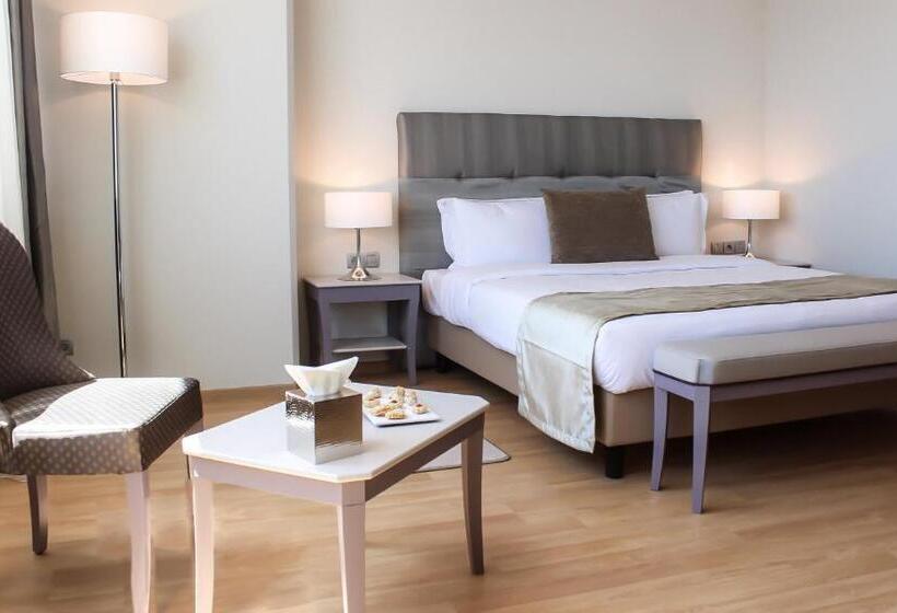 اتاق اجرایی, Mogador Marina