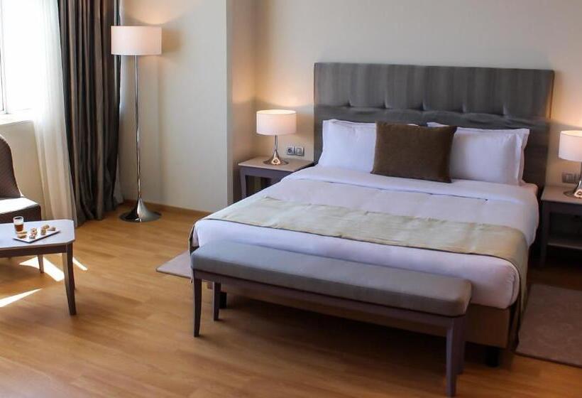 اتاق اجرایی, Mogador Marina