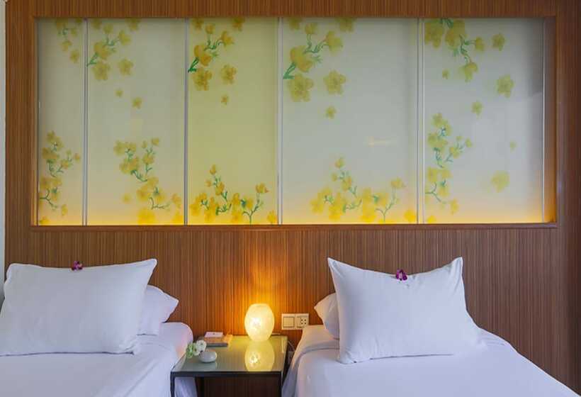 スタンダードルーム, Ploy Palace