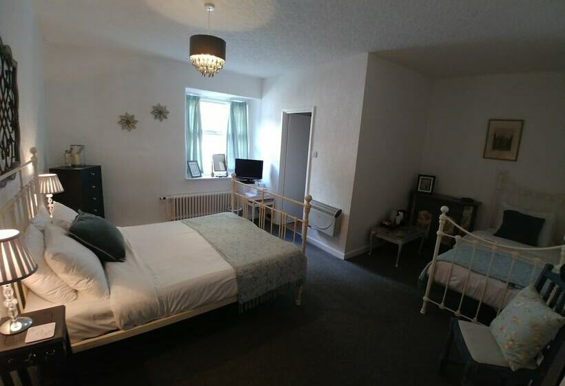 标准三人间, The Snake Pass Inn