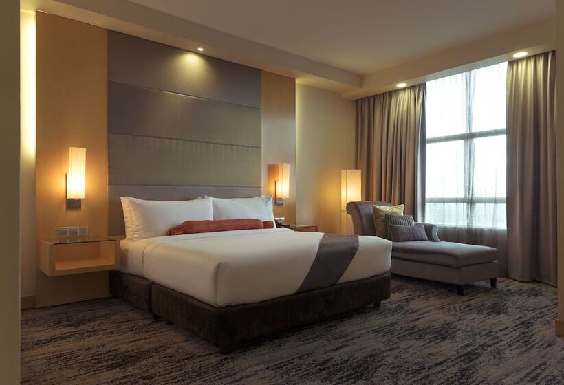 クラブルーム, The Waterfront