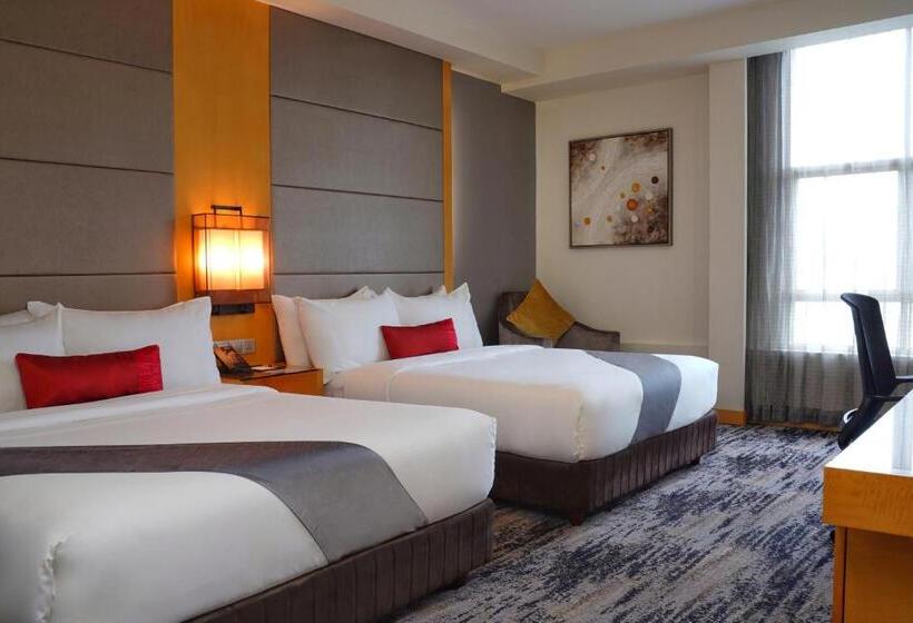 ファミリールーム, The Waterfront