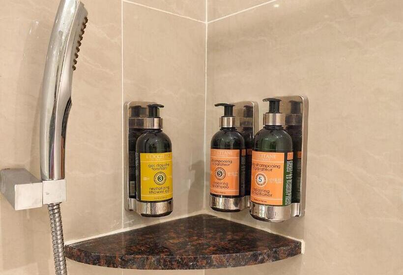 クラブルーム, The Waterfront