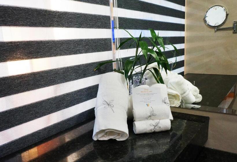 クラブルーム, The Waterfront