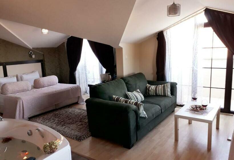 سوییت با چشمانداز دریا, Velena