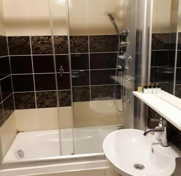 سوییت با چشمانداز دریا, Velena