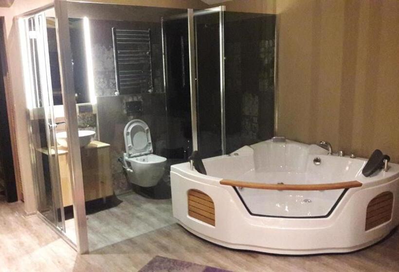 اتاق لوکس با چشمانداز دریا, Velena