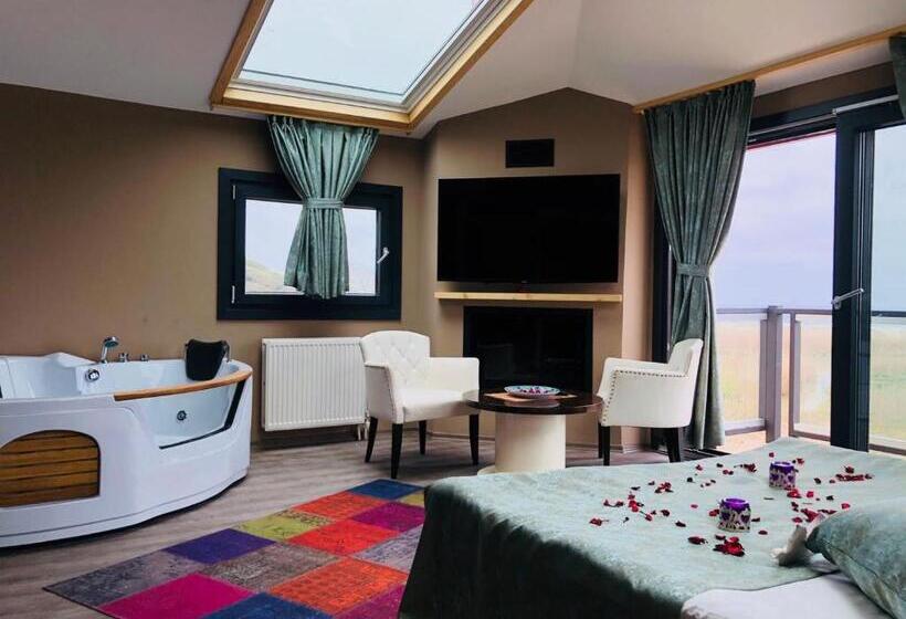 اتاق لوکس با چشمانداز دریا, Velena