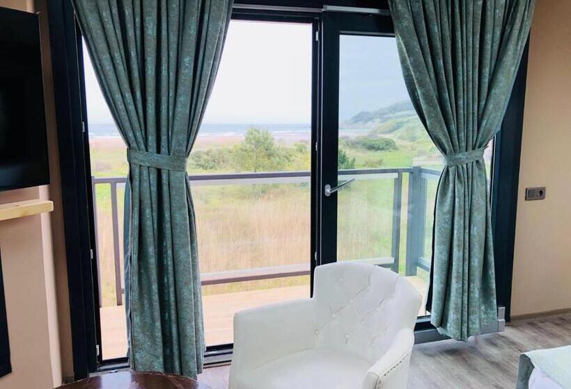 اتاق لوکس با بالکن و چشمانداز دریا, Velena