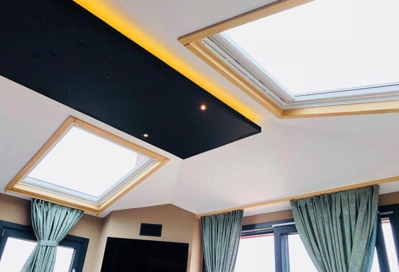 اتاق لوکس با چشمانداز دریا, Velena