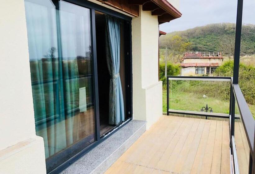 اتاق لوکس با چشمانداز دریا, Velena