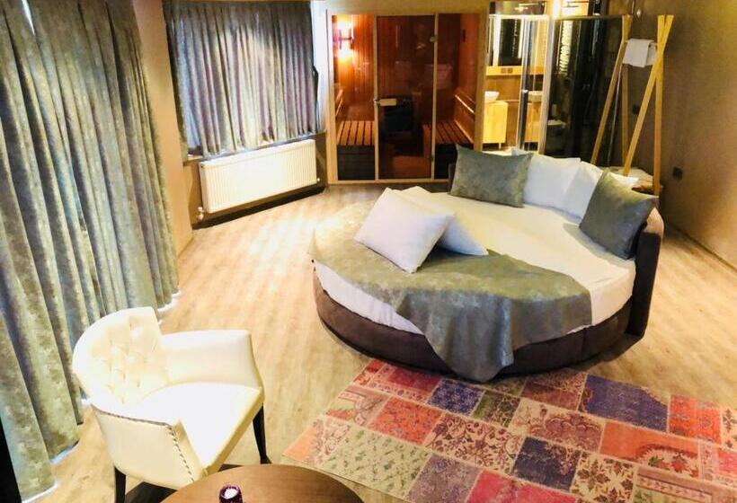 اتاق لوکس با بالکن و چشمانداز دریا, Velena