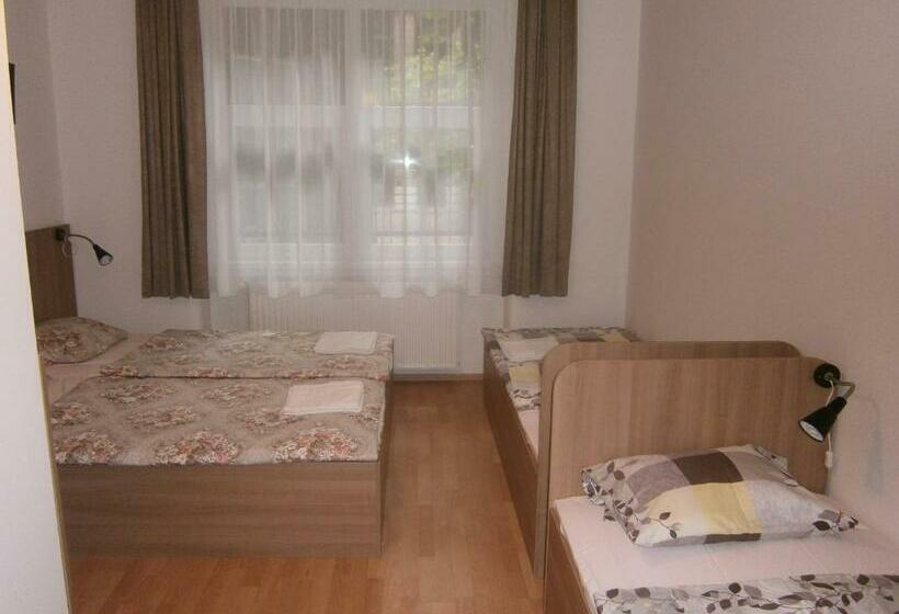 スタンダード4人部屋, Fanni Budapest Guesthouse