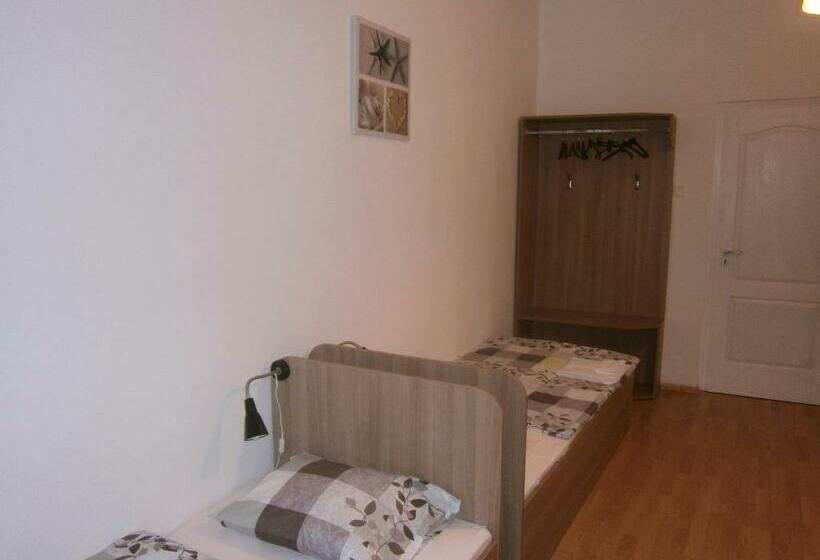 スタンダード4人部屋, Fanni Budapest Guesthouse