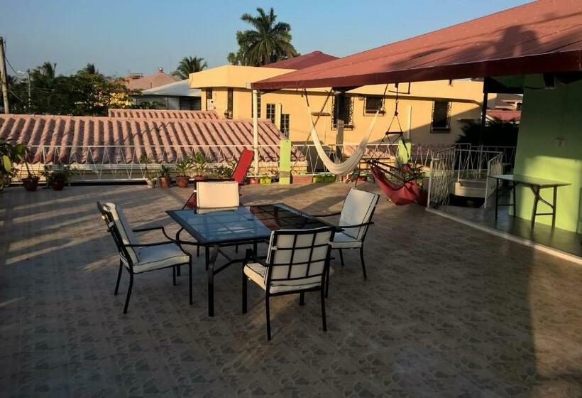 Люкс Кровать Кинг, The Red Hut Inn