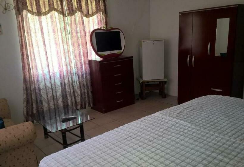 Люкс Кровать Кинг, The Red Hut Inn