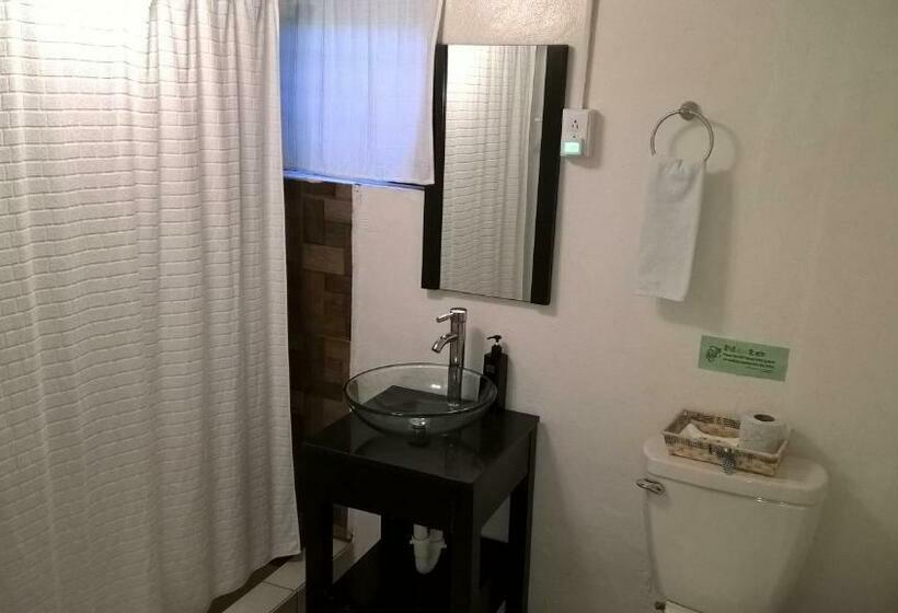 Люкс Кровать Кинг, The Red Hut Inn