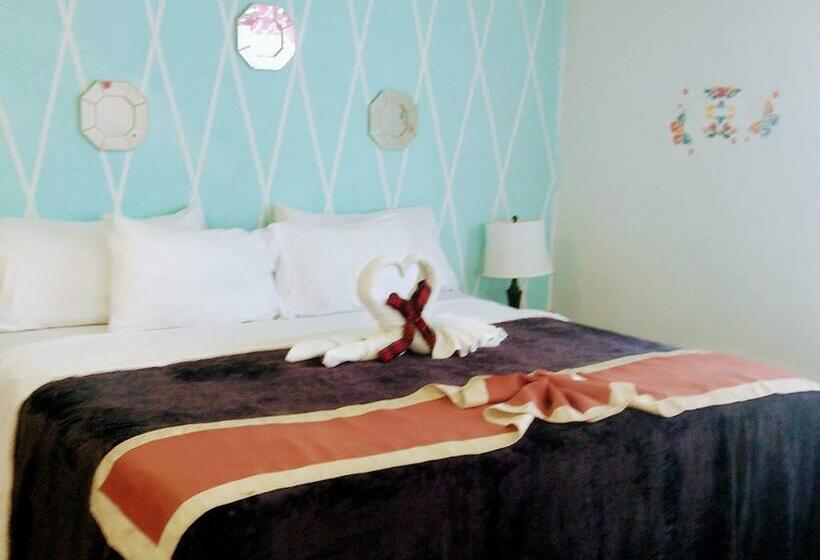 جناح سرير كينج, The Red Hut Inn