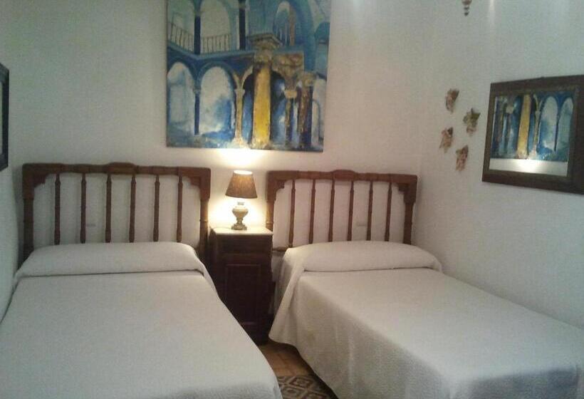 غرفة قياسية ثلاثية, Rural Tia Pilar