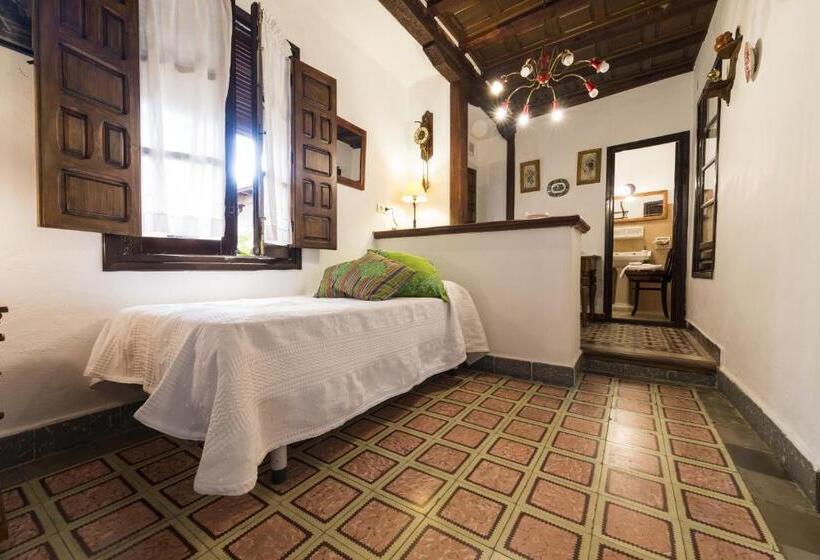 غرفة قياسية ثلاثية, Rural Tia Pilar