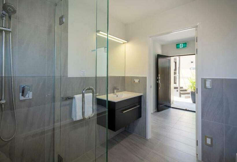 סוויטת 2 חדרי שינה, The Olive Motel