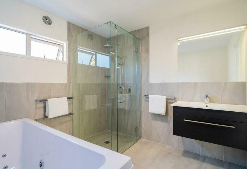 סוויטת 2 חדרי שינה, The Olive Motel