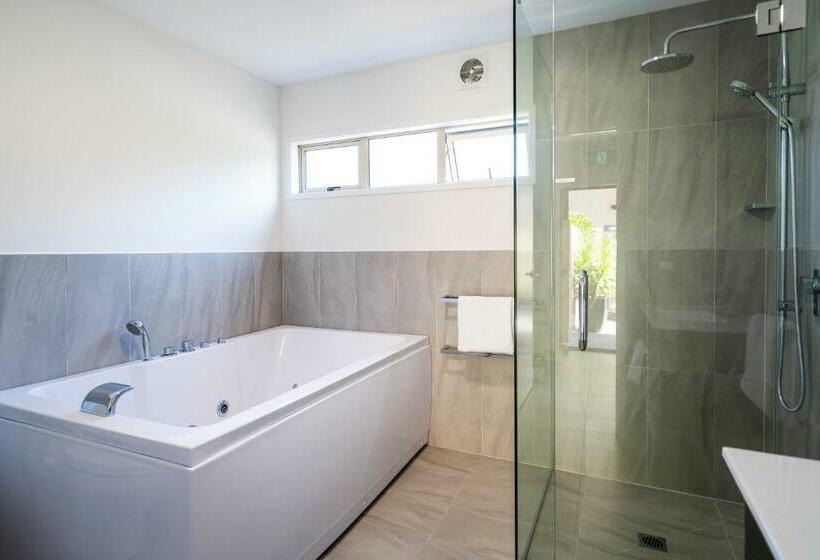 סוויטת 2 חדרי שינה, The Olive Motel