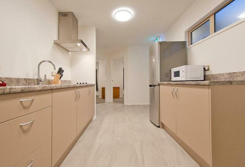 סוויטת 2 חדרי שינה, The Olive Motel