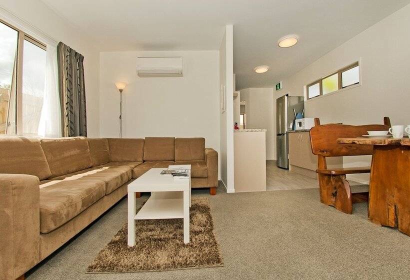 סוויטת 2 חדרי שינה, The Olive Motel