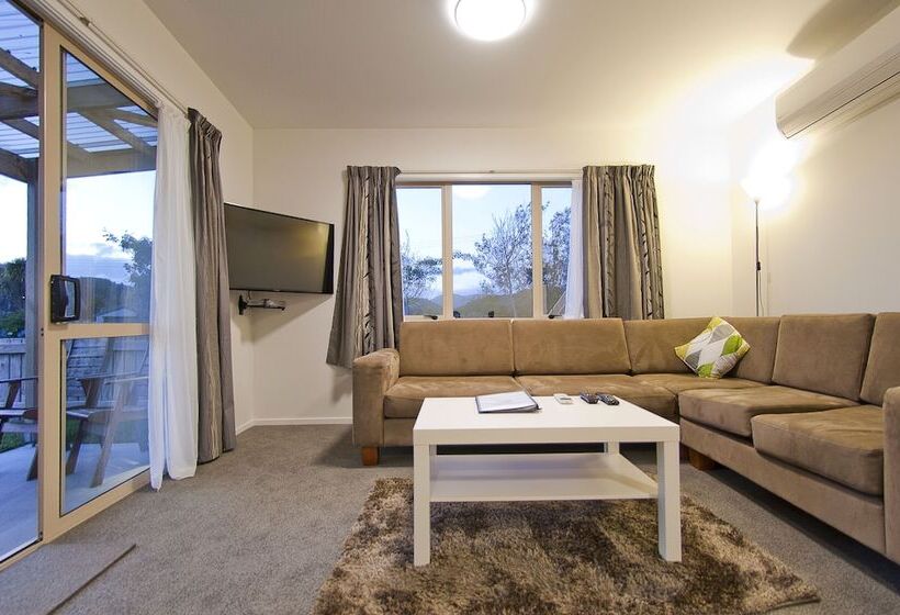 סוויטת 2 חדרי שינה, The Olive Motel