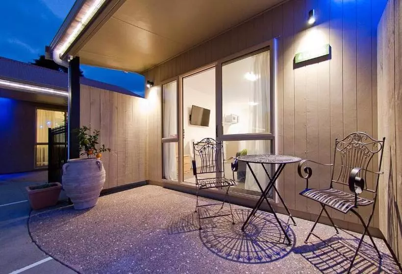 スタンダードスタジオ, The Olive Motel
