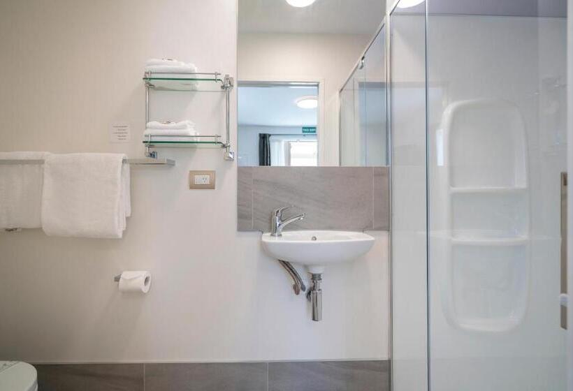 סטודיו בסיסי, The Olive Motel