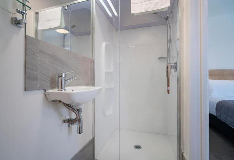 סטודיו בסיסי, The Olive Motel