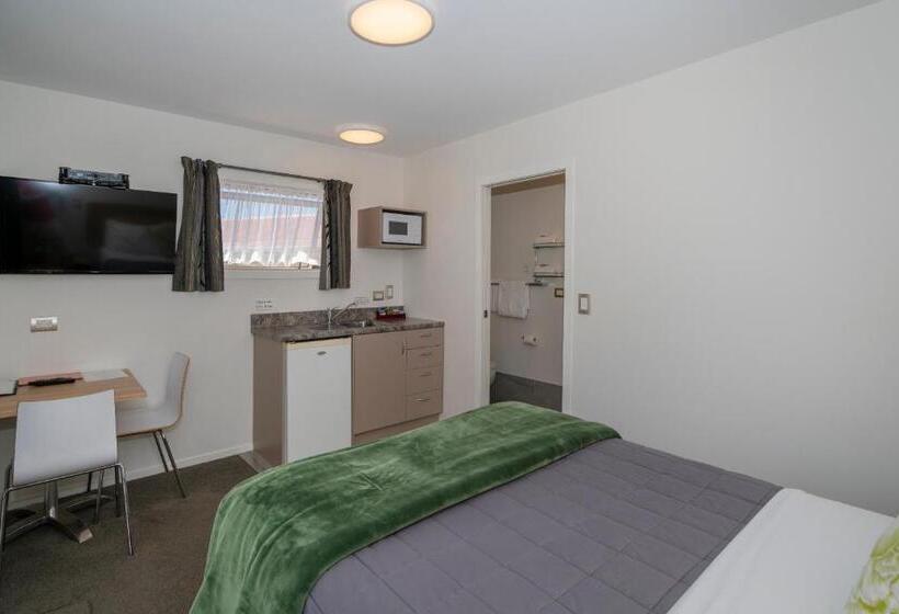 סטודיו בסיסי, The Olive Motel