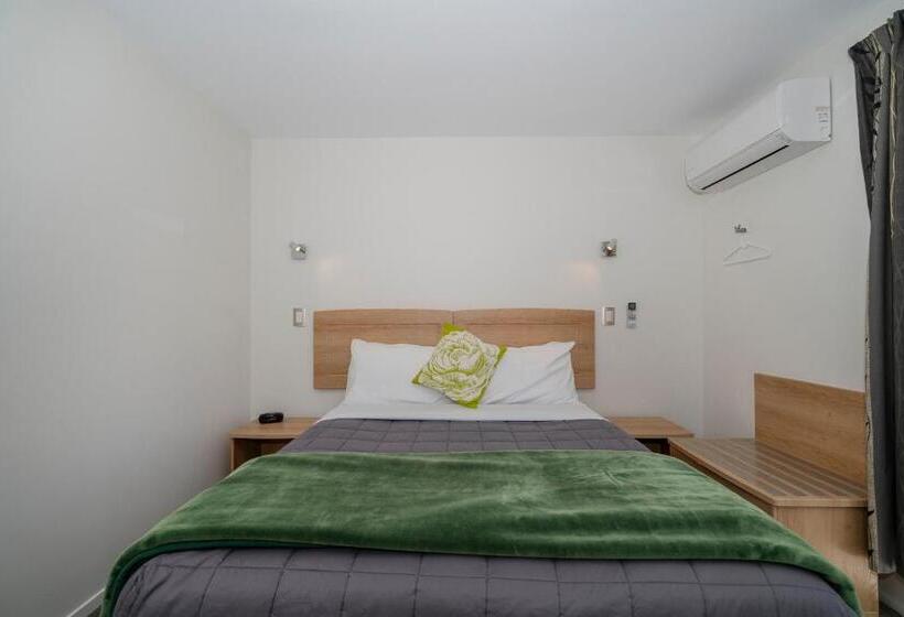 סטודיו בסיסי, The Olive Motel