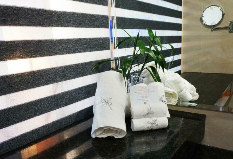 デラックスルーム, The Waterfront