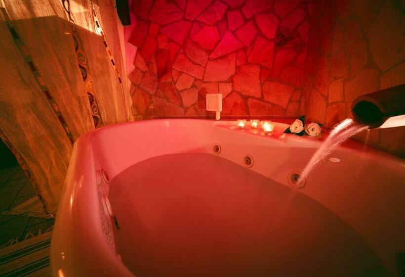 带按摩浴盆的套房, Agriturismo Tenuta Monte La Guardia