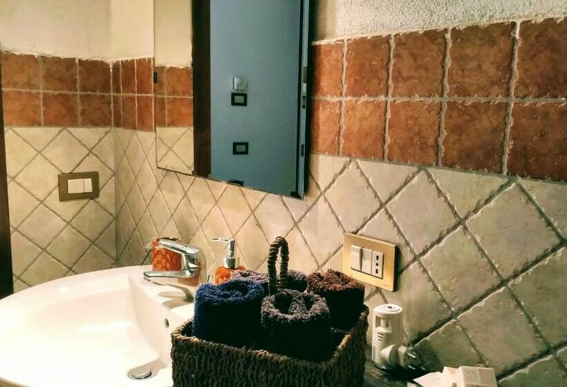 带按摩浴盆的套房, Agriturismo Tenuta Monte La Guardia