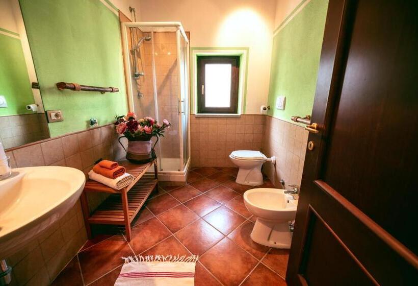 带按摩浴盆的套房, Agriturismo Tenuta Monte La Guardia