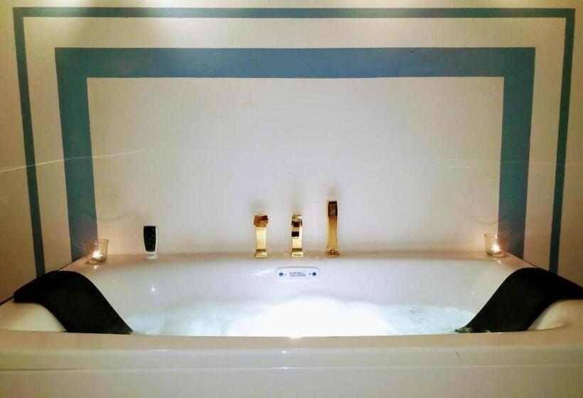 带按摩浴盆的套房, Agriturismo Tenuta Monte La Guardia