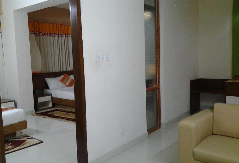 اتاق لوکس سه تخته, Naas Serviced Apartments