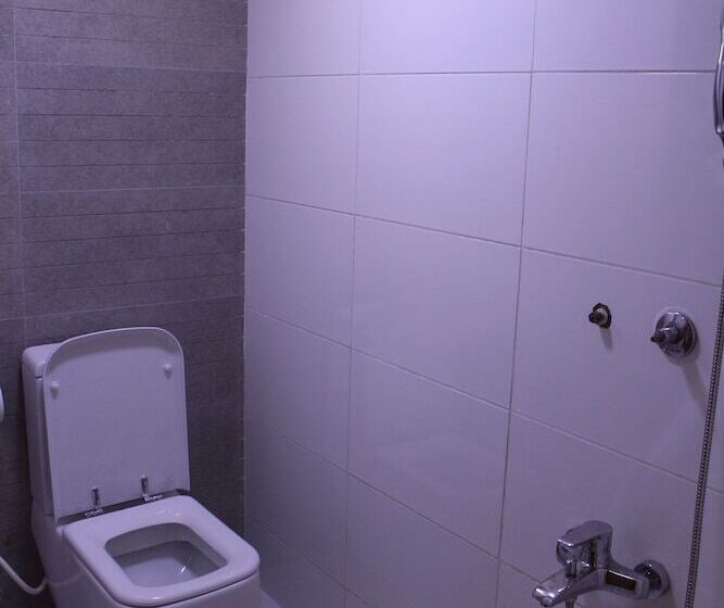 اتاق لوکس سه تخته, Naas Serviced Apartments