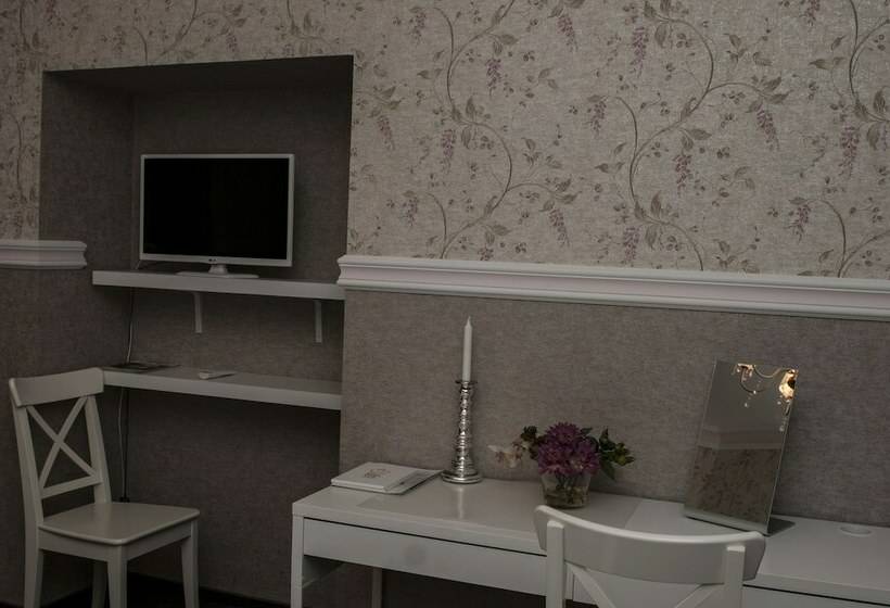 コンフォートルーム, Griboedov House