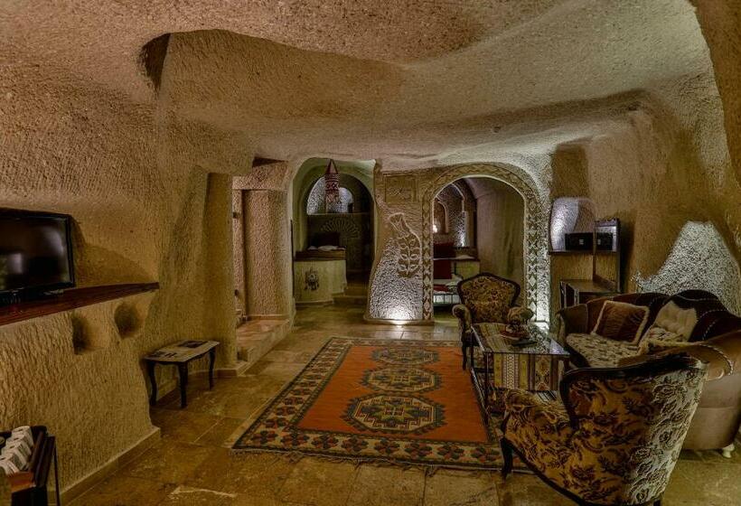 سوییت خانوادگی, Hidden Cave