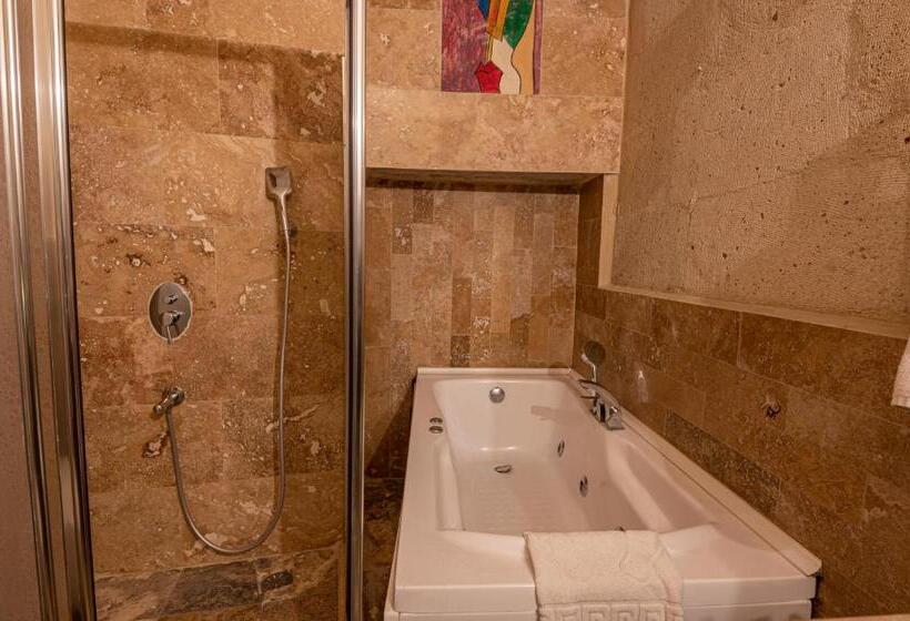 חדר דלוקס, Hidden Cave