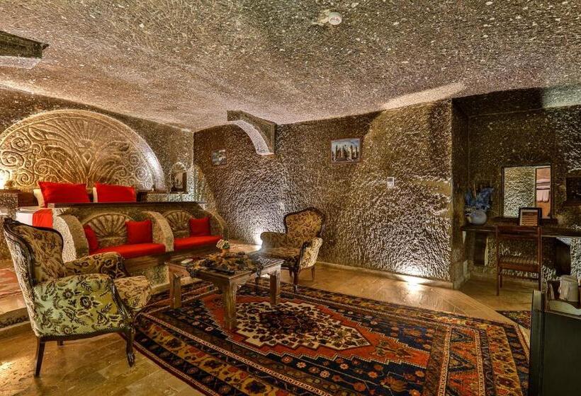 מיטת קינג בסוויטה, Hidden Cave