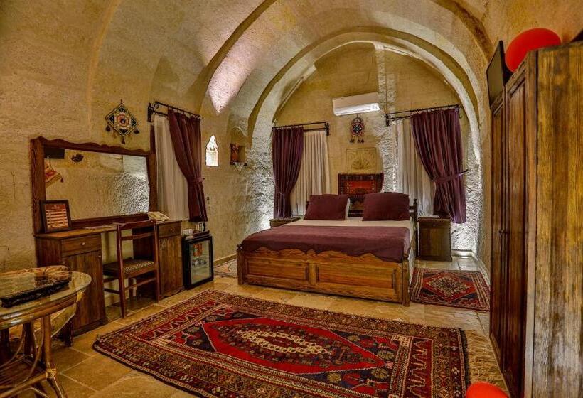 חדר סופריור, Hidden Cave