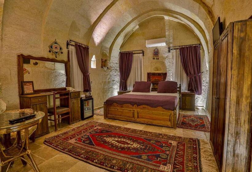 חדר סופריור, Hidden Cave