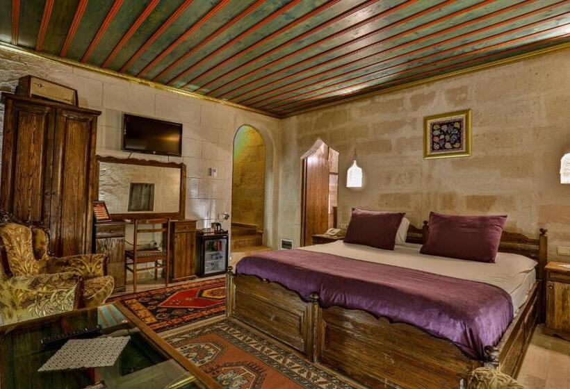 חדר סופריור, Hidden Cave